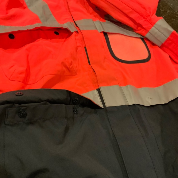 Delta Airlines Waterproof Hooded Reflective Jacket Size M Toll (by Lands End) - Picture 10 of 16